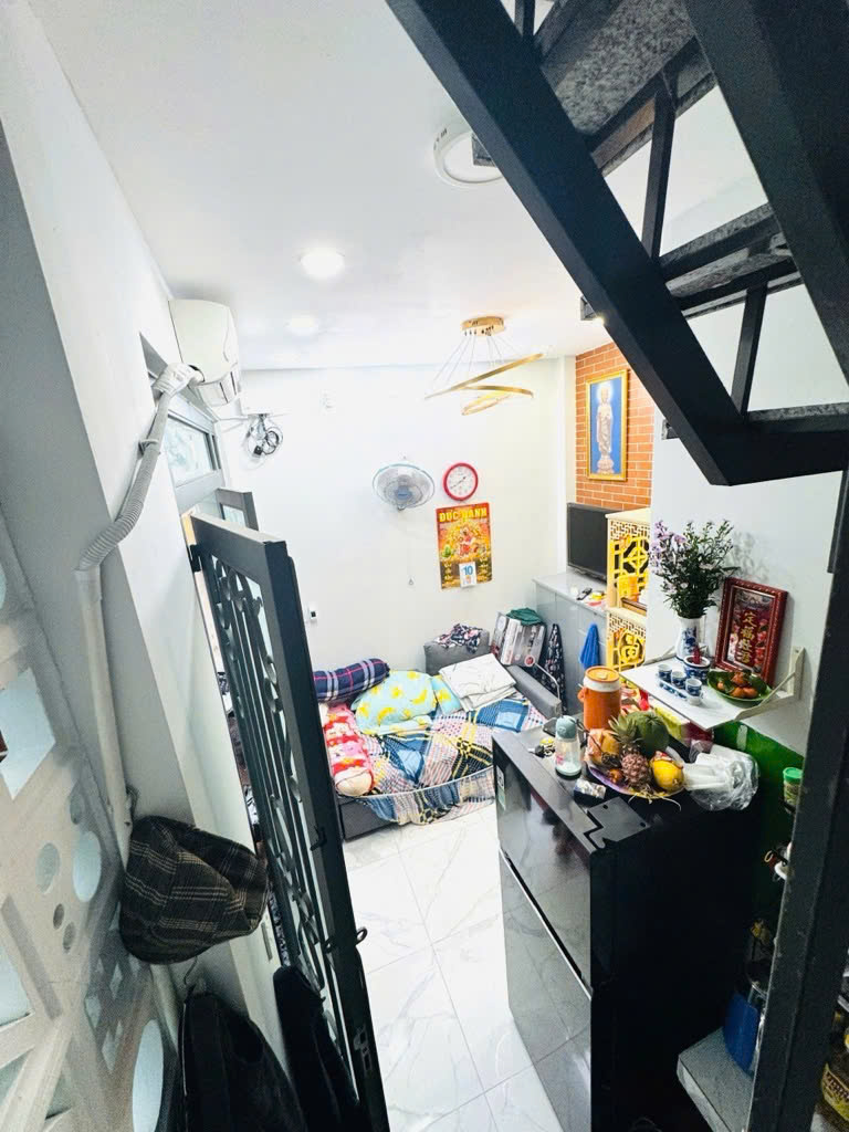 Bán Nhà Quận 4 2 tỷ nhĩnh